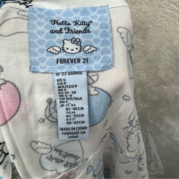 Hello Kitty and friends Sanrio button up shirt women’s small pajama top - Picture 8 of 8